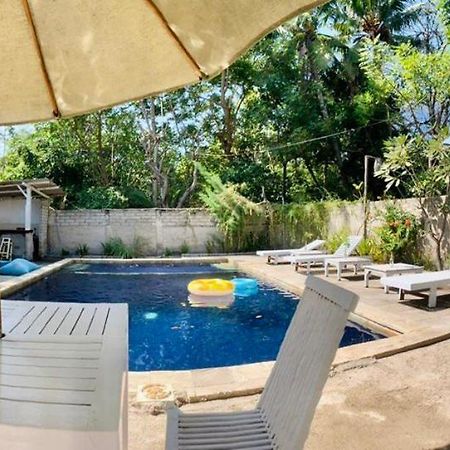Santai Bungalow กีลีตราวางัน ภายนอก รูปภาพ