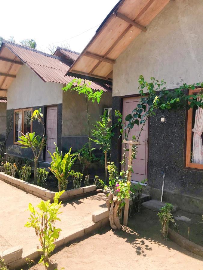 Santai Bungalow กีลีตราวางัน ภายนอก รูปภาพ